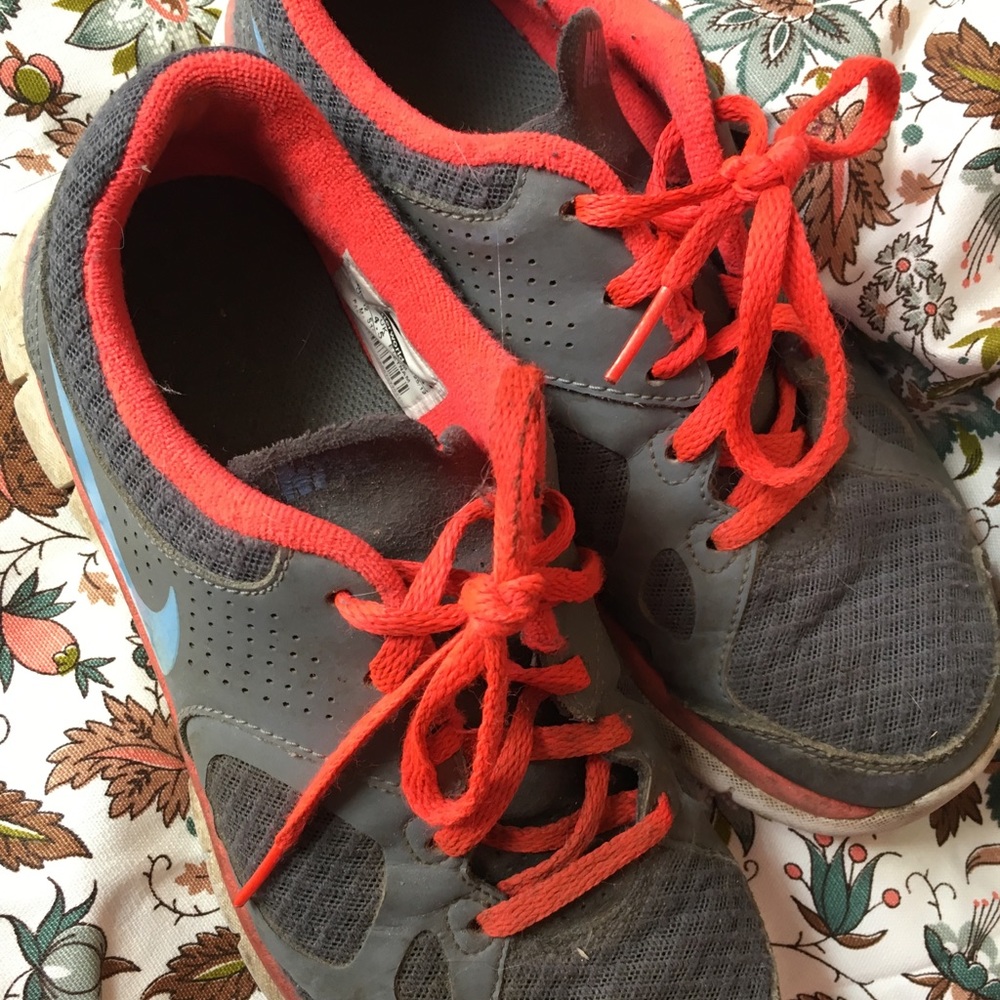 Running shoes - Picture 2 of 3